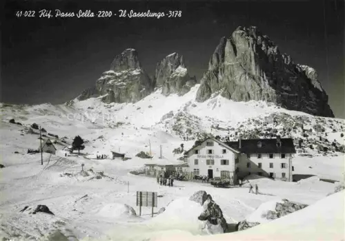 AK / Ansichtskarte Passo Sella 2240m Selva Val Gardena IT Rifugio Passo Sella Il Sassolungo