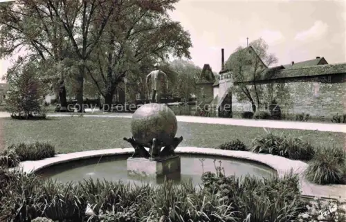 AK / Ansichtskarte Weissenburg  Bayern Neuer Brunnen und Stadtmauer