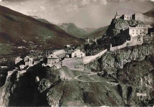 AK / Ansichtskarte Briancon 05 Hautes-Alpes Vue panoramique et le château