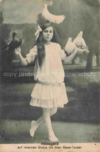 AK / Ansichtskarte Hildegard Ebeling Maedchen Rasse Tauben 