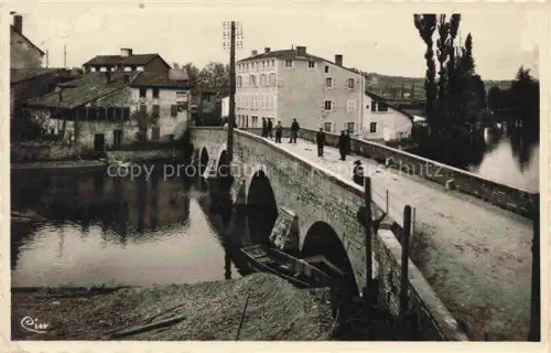 AK / Ansichtskarte Charlieu ROANNE 42 Loire Pont de pierre et le Sornin