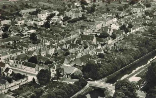 AK / Ansichtskarte Villefranche-sur-Cher Vue aérienne sur le village et son église du XIIe siècle
