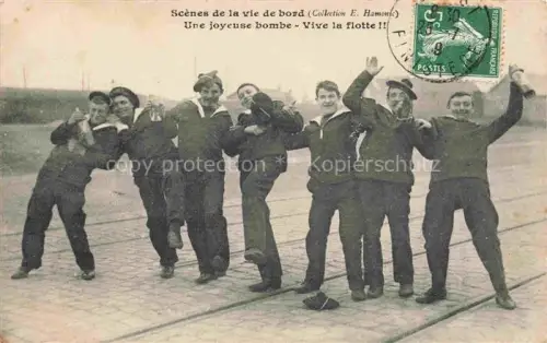 AK / Ansichtskarte Militaria Marine France Vive la flotte