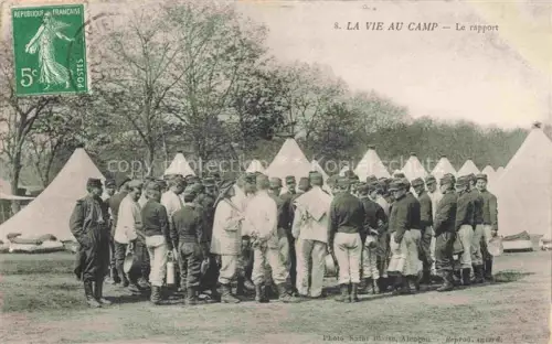 AK / Ansichtskarte Militaria France La vie au Camp Le rapport