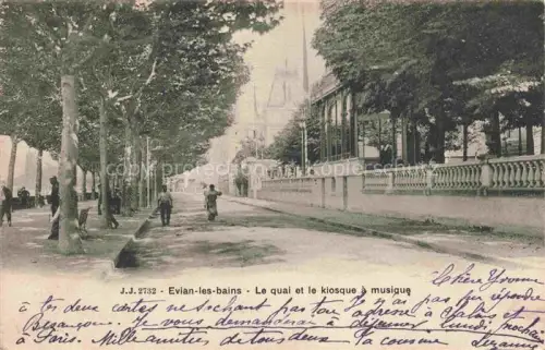 AK / Ansichtskarte Evian-les-Bains 74 Haute-Savoie Le quai et le kiosque à musique