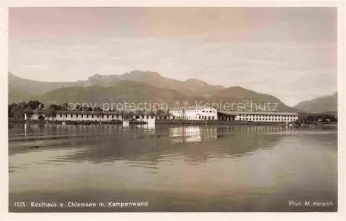 AK / Ansichtskarte Chiemsee Rasthaus am Chiemsee Blick gegen Kampenwand Chiemgauer Alpen
