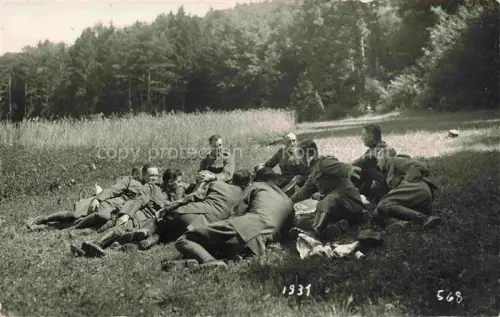AK / Ansichtskarte Militaria Schweiz Soldaten Wiese 