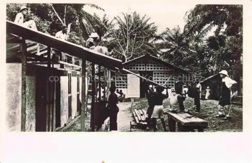 AK / Ansichtskarte Lambarene Schweitzer Albert Gabun Beim Bau eines Krankenhauses in Lambarene Albert Schweitzer