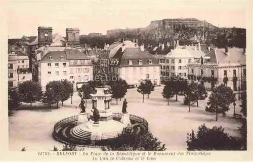AK / Ansichtskarte BELFORT 90 La Place de la Republique et le Monument des Trois Sieges et le Chateau et le Lion