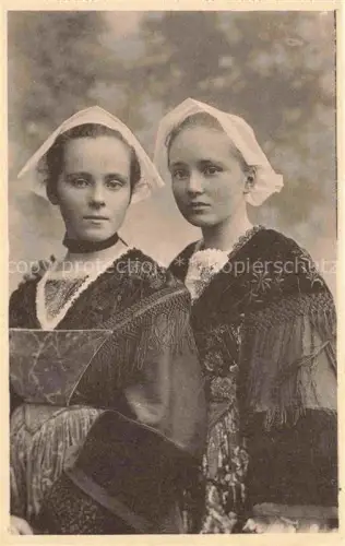 AK / Ansichtskarte Carnac Lorient 56 Morbihan Jeunes Filles de Carnac et de Locmariaquer