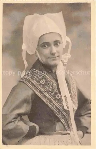 AK / Ansichtskarte Plougastel-Daoulas BREST 29 Finistere Jeune Fille de Plougastel Daoulas Etude des Coiffes de Bretagne