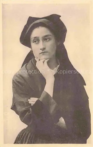 AK / Ansichtskarte L Ile-de-Sein QUIMPER 29 Finistere Pensive Jeune Fille de l'Ile de Sein