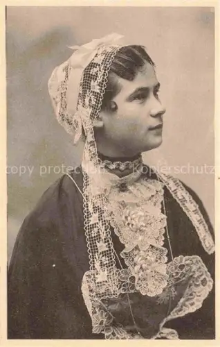 AK / Ansichtskarte Pont-Croix Quimper 29 Finistere Jeune Fille de Pont-Croix Etude des Coiffes de Bretagne