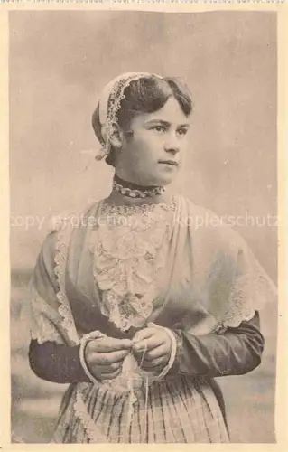 AK / Ansichtskarte Ile-Tudy QUIMPER 29 Finistere Etude des Coiffes de Bretagne Une Elegante