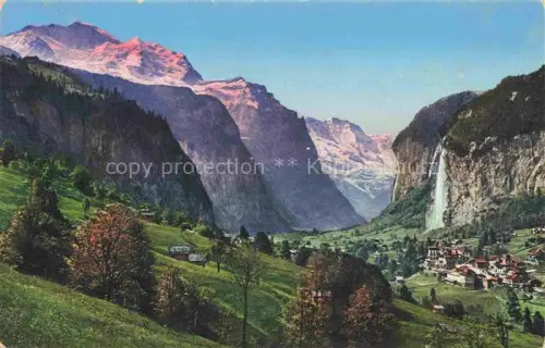AK / Ansichtskarte Lauterbrunnen BE mit Staubbach Wasserfall