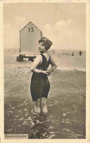 AK / Ansichtskarte Blankenberghe BLANKENBERGE Belgie A l'heure du bain à la plage