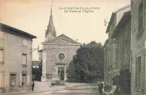 AK / Ansichtskarte St-Quentin-Fallavier La Tour-du-Pin 38 Isere La place et l'église