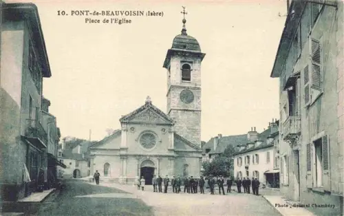 AK / Ansichtskarte Pont-de-Beauvoisin La Tour-du-Pin 38 Isere Place de l'Eglise