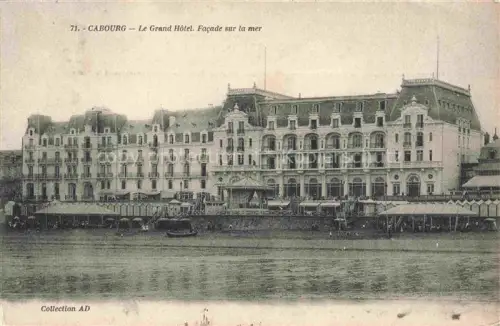 AK / Ansichtskarte CABOURG 14 Calvados Grand Hôtel facade sur la mer