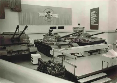AK / Ansichtskarte Militaria Panzer Tank Char d Assaut Museum Dresden Kampftechnik  