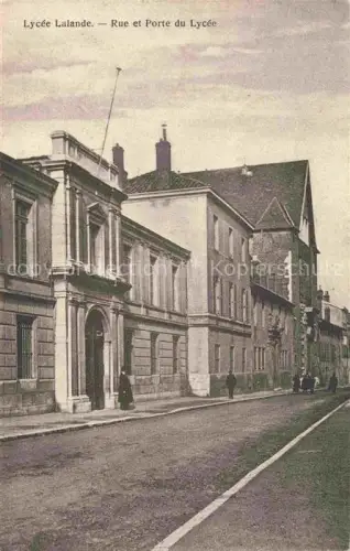 AK / Ansichtskarte Chatillon-sur-Chalaronne Bourg-en-Bresse 01 Ain Lycée Lalande Rue et Porte du Lycée