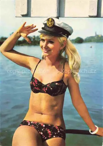 AK / Ansichtskarte Bademode Swimwear Bain Costumi da Bagno Moda Bano-- Frau Hut