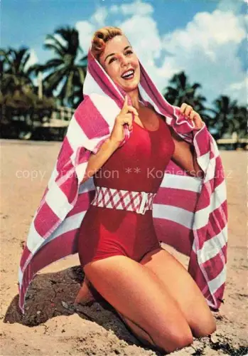 AK / Ansichtskarte Bademode Swimwear Bain Costumi da Bagno Moda Bano-- Frau