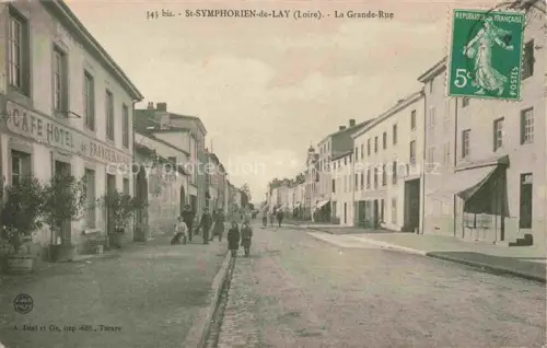 AK / Ansichtskarte St-Symphorien-de-Lay Roanne 42 Loire La Grande Rue