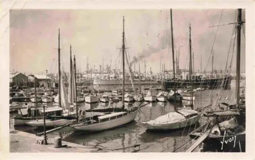 AK / Ansichtskarte TOULON -SUR-MER 83 Var La rade
