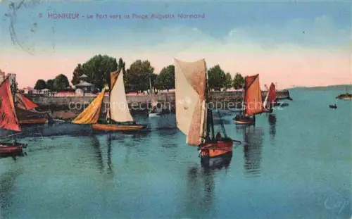 AK / Ansichtskarte HONFLEUR Lisieux 14 Calvados Le Port vers la Place Augustin Normand