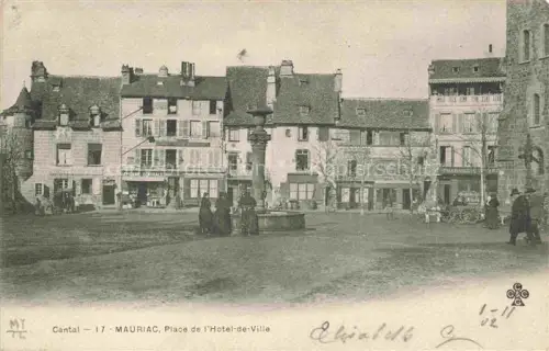 AK / Ansichtskarte MAURIAC 15 Cantal Place de l'Hôtel de Ville Fontaine