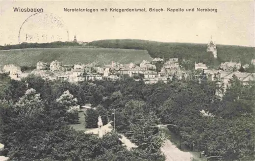 AK / Ansichtskarte WIESBADEN Nerotalanlagen mit Kriegerdenkmal Griech Kapelle und Neroberg