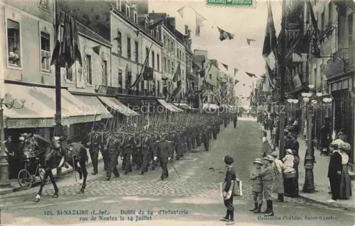 AK / Ansichtskarte SAINT-NAZAIRE  ST-NAZAIRE 44 Loire-Atlantique Défilé du 64e d'Infanteie Rue de Nantes le 14 Juillet