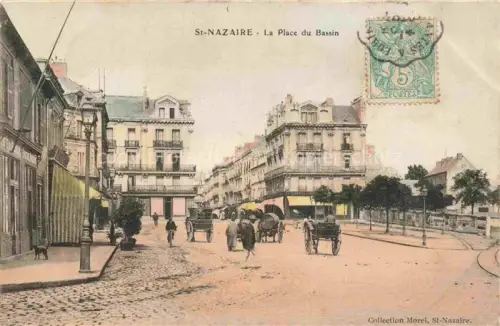 AK / Ansichtskarte SAINT-NAZAIRE  ST-NAZAIRE 44 Loire-Atlantique Place du Bassin