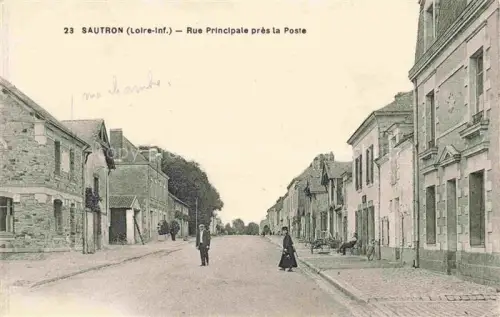 AK / Ansichtskarte Sautron NANTES 44 Loire-Atlantique Rue Principale près de la poste