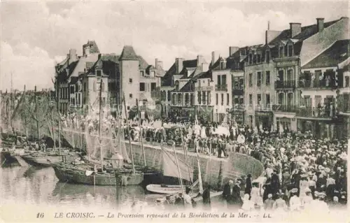 AK / Ansichtskarte Le Croisic Saint-Nazaire 44 Loire-Atlantique La Procession revenant de la Bénédiction de la Mer