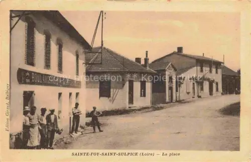 AK / Ansichtskarte Sainte-Foy-Saint-Sulpice Montbrison 42 Loire La place Boulangerie