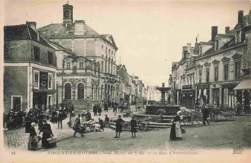 AK / Ansichtskarte Nogent-le-Rotrou 28 Eure-et-Loir Hôtel de Ville et Rue Charronnerie Fontaine