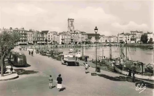AK / Ansichtskarte LA ROCHELLE 17 Charente-Maritime Une vue sur le port vers la ville