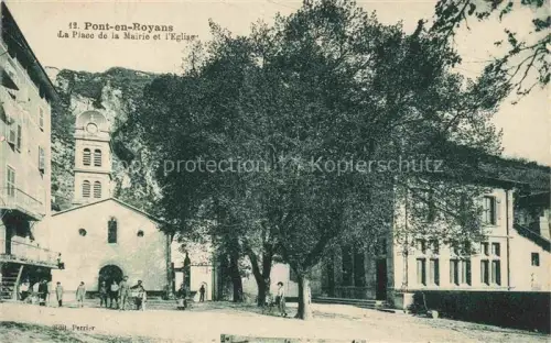 AK / Ansichtskarte Pont-en-Royans GRENOBLE 38 Isere Place de la Mairie et l'église