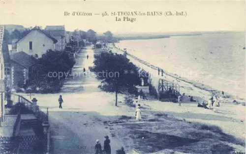 AK / Ansichtskarte St-Trojan-les-Bains Ile d Oleron 17 Charente-Maritime Vue générale et la plage