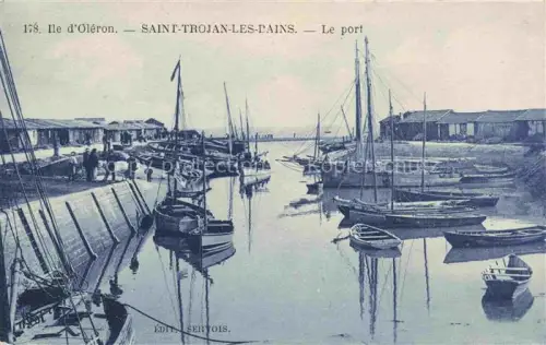 AK / Ansichtskarte Saint-Trojan-les-Bains Ile d Oleron 17 Charente-Maritime Le port