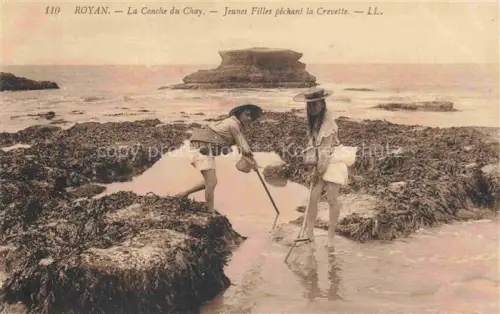 AK / Ansichtskarte ROYAN 17 Charente-Maritime La Conche du Chay jeunes filles pêchant la crevett