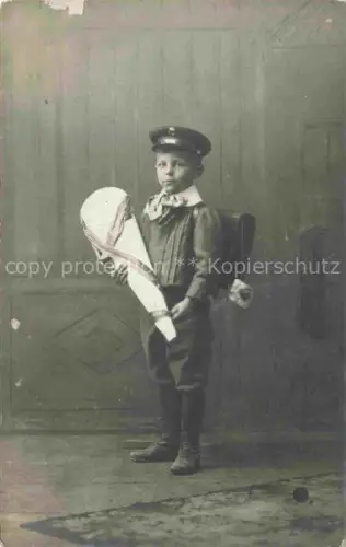 AK / Ansichtskarte Schule School Ecole Escuela Scuola-- Zuckertuete Junge  