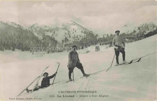 AK / Ansichtskarte Le Lioran Saint-Flour 1368m 15 Cantal Des skieurs à Font Alagnon
