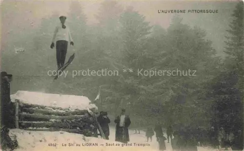AK / Ansichtskarte Le Lioran Saint-Flour 1368m 15 Cantal Saut au grand Tremplin Sports d'hiver