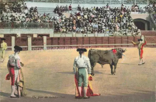 AK / Ansichtskarte Stierkampf Corrida de Toros Bullfight-- banderillas