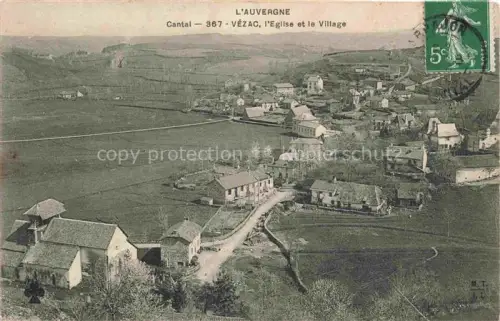 AK / Ansichtskarte Vezac Aurillac 15 Cantal Vue générale église et le village