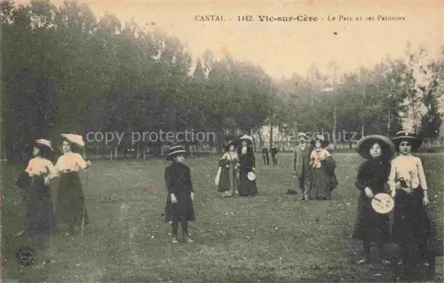 AK / Ansichtskarte Vic-sur-Cere AURILLAC 15 Cantal Le parc et ses pelouses