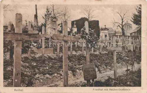 AK / Ansichtskarte RETHEL 08 Ardennes Friedhof mit Helden-Denkstein Kriegserinnerungskarte